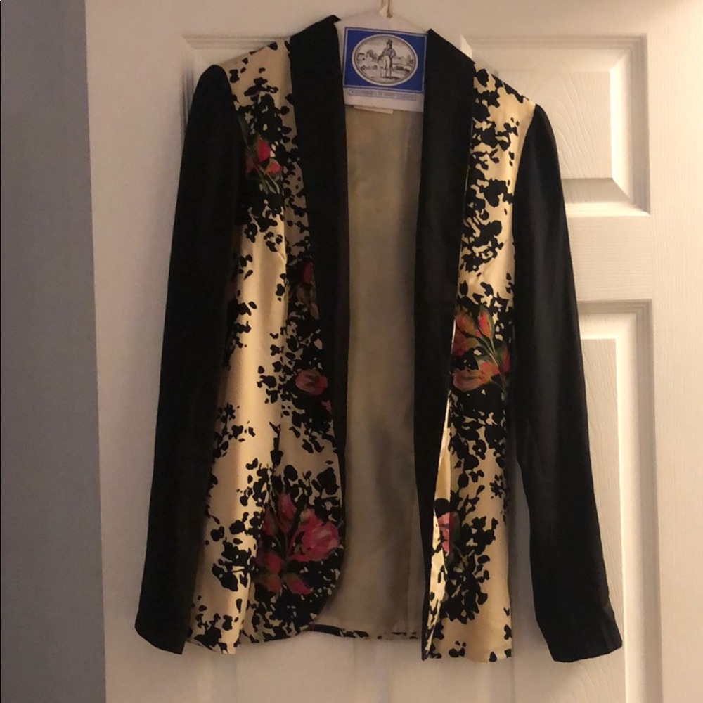 NWOT light weight floral blazer